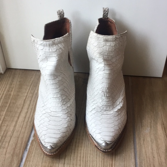 jeffrey campbell cromwell booties snake